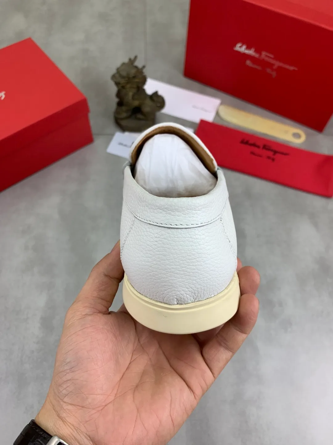 Men's Men's Shoes 💰P580 💰[New Style] Water-dyed Niuli 🆘[Salvatore Ferragamo] Ferragamo's latest casual business leather shoes for men! Listed simultaneously! The fabric is made of specially imported original pebbled calfskin, and the lining is made of imported water-dyed cowhide. It is absolutely luxurious and leads the fashion trend. Matching code: 38-44 (45 and 46 can be customized) Black, brown and burgundy colors available